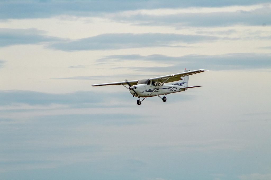 Cessna 172 Approach to Land