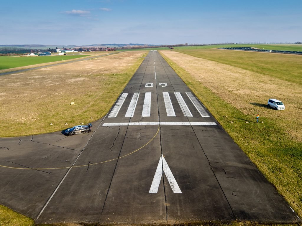 Landing at Small Uncontrolled Airport