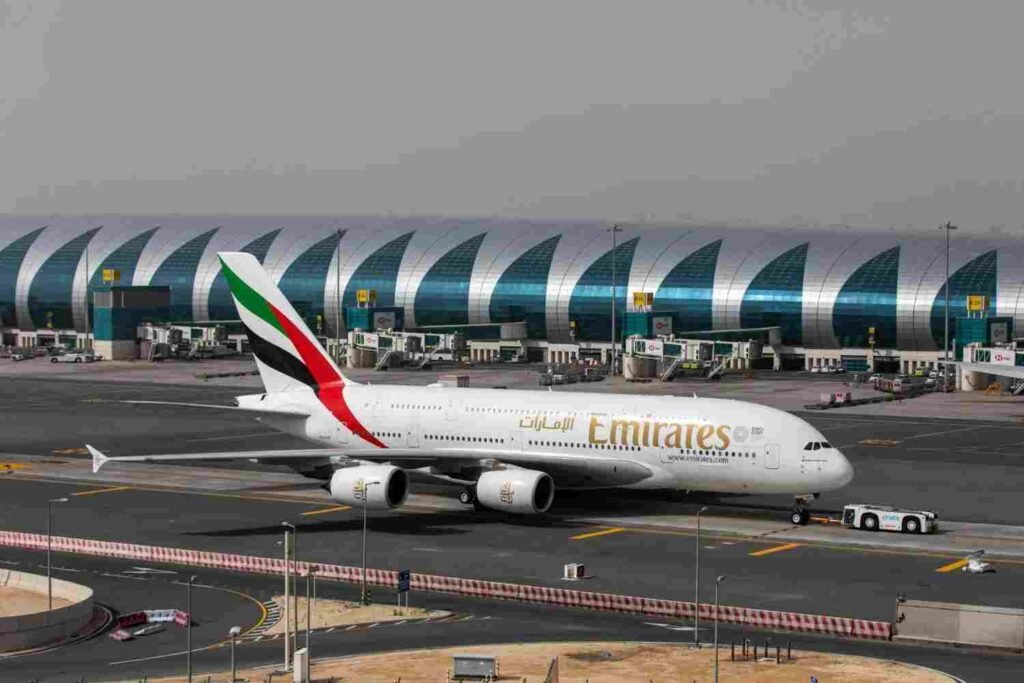 emirates flight status